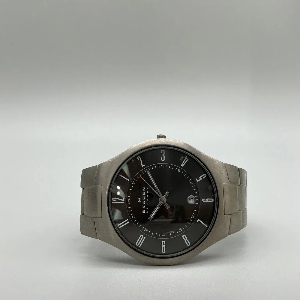 Skagen 801XLTKM Mens Watch 40mm Gray Black Dial Titanium New Battery 6.75